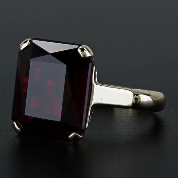 10K Yellow Gold Emerald-Cut Garnet Solitaire Ring - Picture 5 of 7